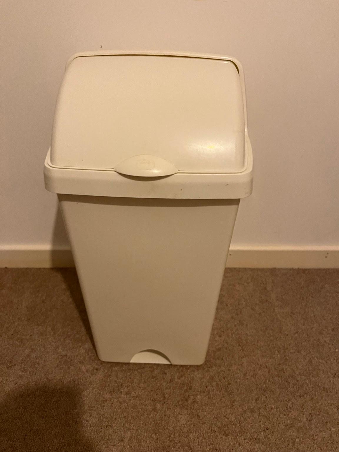 50l white bin with lid in ME15 Maidstone for £5.00 for sale Shpock