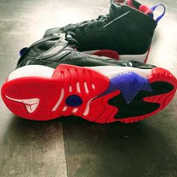 Verkaufe sehr gut erhaltene Die Nike Jordan "Jumpman Two Trey" in der Größe 39. 1x getragen und jetzt passen sie leider nicht mehr. Sie sind in neuwertigem Zustand, Originalkarton ist vorhanden.

Der Neupreis lag bei 119,99Euro.

Privatverkauf, daher keine Rücknahme oder Garantie
