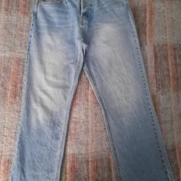 Vendo jeans marca H&M, taglia IT 46 (EU 42), usati poco e in ottime condizioni. Buona vestibilità.
Disponibile per la spedizione o la consegna a mano in zona Brescia.