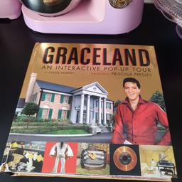 elvis presley graceland interactive pop up tour book
includes pop up rooms inside graceland
pop up costumes etc
lots of details
foreword by priscilla presley
bought from graceland many years ago
slight damage on left corner of cover
slight scuffs inside
back page meditation garden the pop up pillars have come loose but can still be slotted in to stand up
overall good condition
lovely item for elvis fans
COLLECTION ONLY