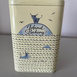 Collectable metal tin from Island Bakery, Isle Of Mull in excellent condition. EMPTY TIN ONLY - DOES NOT INCLUDE BISCUITS. Stands approximately 5 inches (13cm) in height. Postage available to any location in the world from trusted seller - selling successfully online since 2011. Please contact with any queries. All questions answered and offers considered.