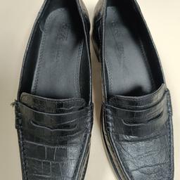 Black Leather loafer shoes small heel

From Asos

size 5
Collection only from WV2
All proceeds go towards our charity projects