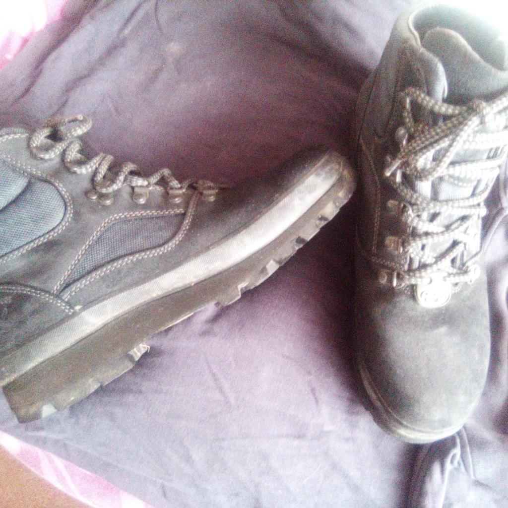 mens Chris Brasher ,air 8, walking boots .grey size 10. good condition.