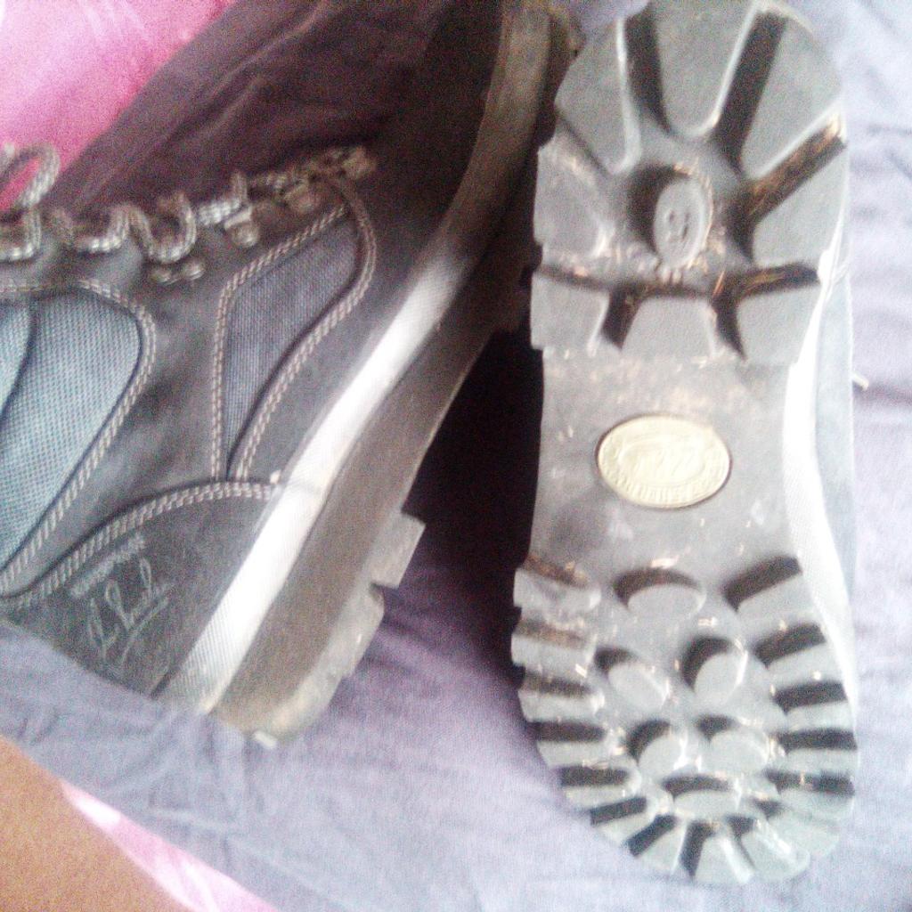 mens Chris Brasher ,air 8, walking boots .grey size 10. good condition.