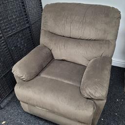 Manual Recliner Chair Armchair Sofa Suede Fabric Seater Cinema Seating
Light brown chocolate


Original colour is in the last pictures

Very nice and comfortable sofa

Local delivery available for extra cost depending on your post code