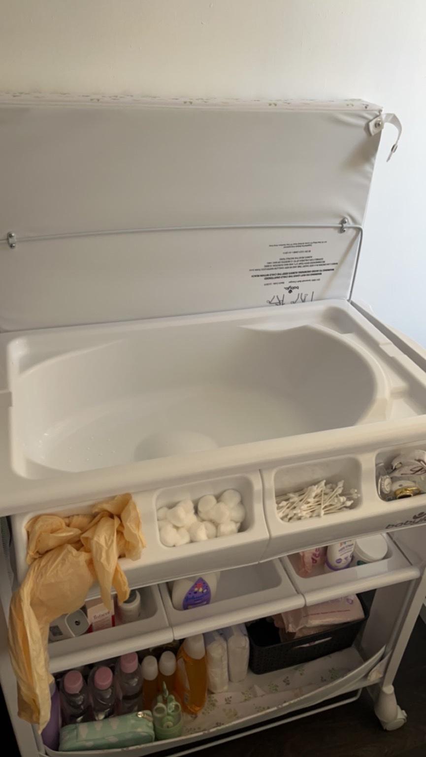 Changing unit with bath in WS2 Darlaston für 50,00 £ zum Verkauf