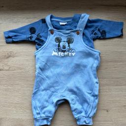 Disney Baby Langarmshirt mit Strampler 2 Teiler Gr. 62
Versand gegen Aufpreis möglich. 
Keine Garantie und kein Umtauschrecht!