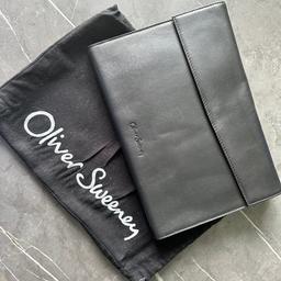 Oliver Sweeney Laptop Sleeve with business card pocket at the bag.
Black leather with red lining on the inside. 
Discount offered for collection option
