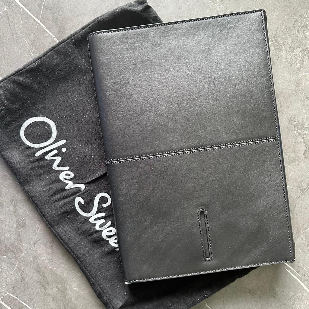 Oliver Sweeney Laptop Sleeve with business card pocket at the bag.
Black leather with red lining on the inside.
Discount offered for collection option