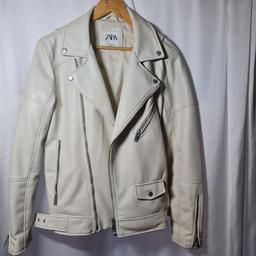 Only worn for a few hours practically new Zara original Letaher jacket
size small
colour cream
brought for £75
collection preferred from moseley b13
no time wasters