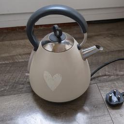 cream kettle with cute love heart on front used but in great condition all working selling as I got bought a new one to match my kitchen can deliver