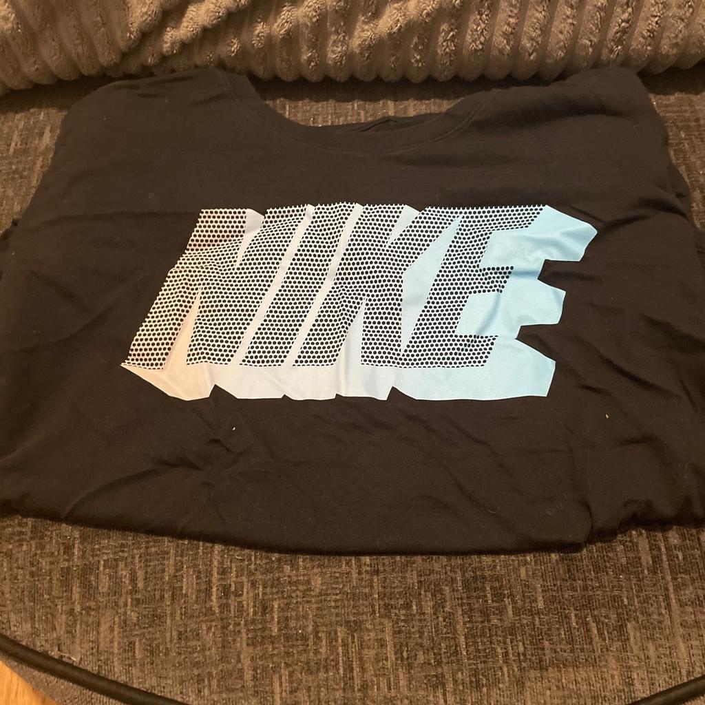 Nike shirt good condition can deliver locally for fuel