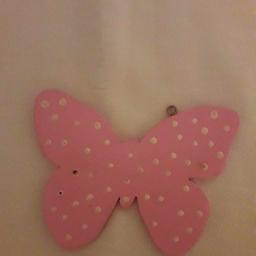 Deko-Schmetterling aus Holz, rosa, 15 cm breit, 12 cm hoch, sehr guter Zustand.