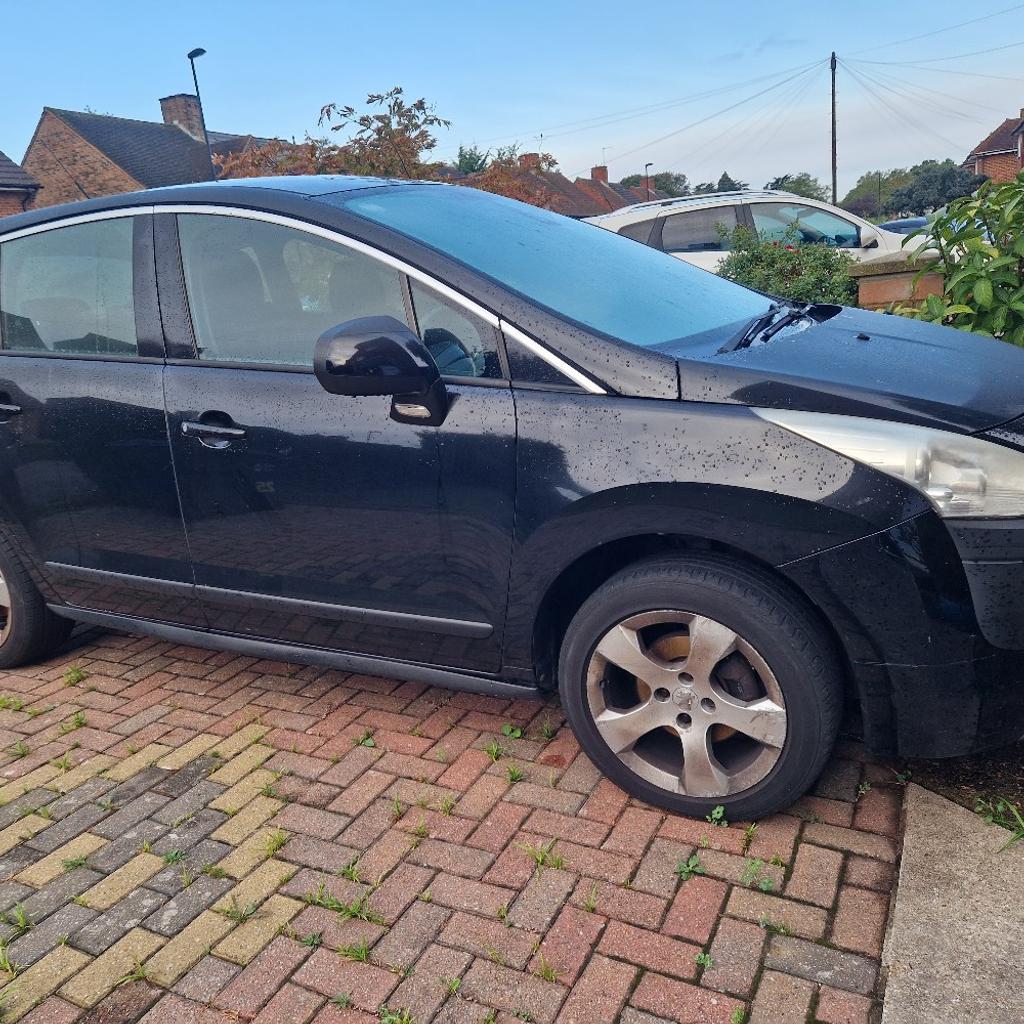 Peugeot 3008 Black 5 doors, 1000ovno selling as spares/repairs due to it not having a valid MOT, still drives and has a lot more miles in it. I have owned this for the past 2 1/2 years but am forced to sell due to it not being ULEZ compliant. Body work is OK and does not affect the drive of the car, only advisory is car could benefit with a basic service. feel free to message.