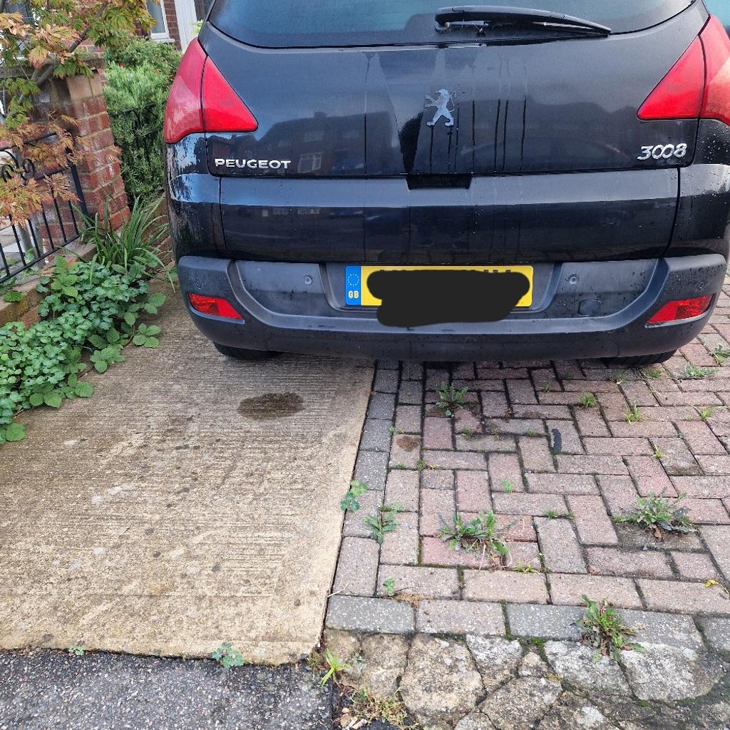 Peugeot 3008 Black 5 doors, 1000ovno selling as spares/repairs due to it not having a valid MOT, still drives and has a lot more miles in it. I have owned this for the past 2 1/2 years but am forced to sell due to it not being ULEZ compliant. Body work is OK and does not affect the drive of the car, only advisory is car could benefit with a basic service. feel free to message.