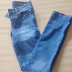 valuto offerte

jeans con parti délavé
taglia 25 regular
misure in foto
pagati 80€ qualche anno fa
vendo per cambio taglia

a parte il bordo in vita un po' usurato (dettagli in foto) sono perfetti