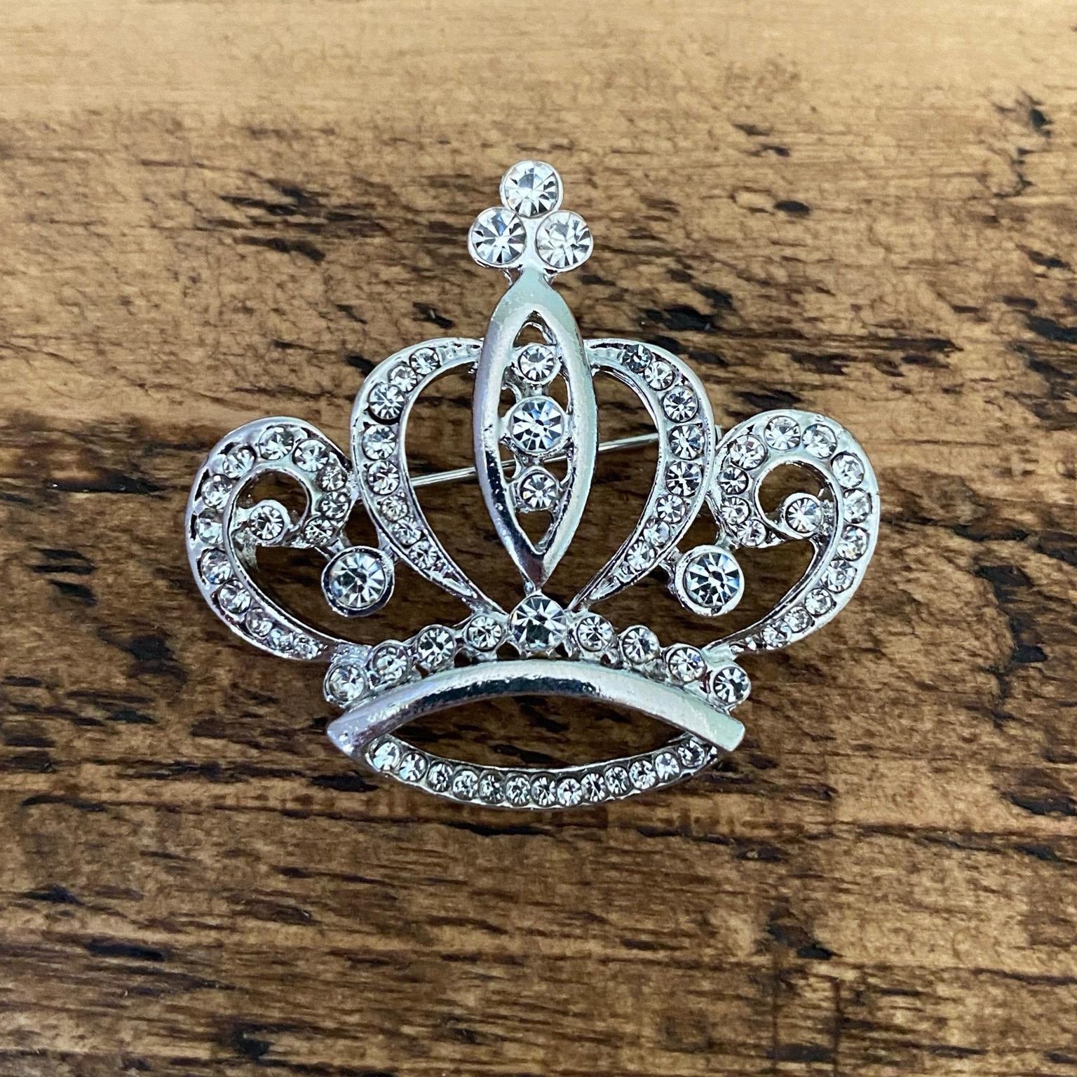 Silver crown brooch in WF4 Wakefield für 2,50 £ zum Verkauf | Shpock DE