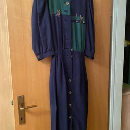 Kleid im Landhausstil aus Salzburg mit Gürtel blau und grün
3/4 Ärmel 3 mal getragen Größe 38