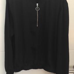 Sehr gut erhaltene Bluse in Satinoptik von H&M, schwarz mit Reißverschluss, Gummibund, Gr. 40, fällt aber kleiner aus, passend eher für 36/38, Preis 9,00€