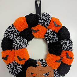 🎃 Handmade Halloween glittery orange grumpy pumpkin wreath. £15, 12x12 inches 🖤 with handmade pom poms, hand-painted large glittery pumpkin, black glittery bats and black satin ribbon as hook 🖤🧡