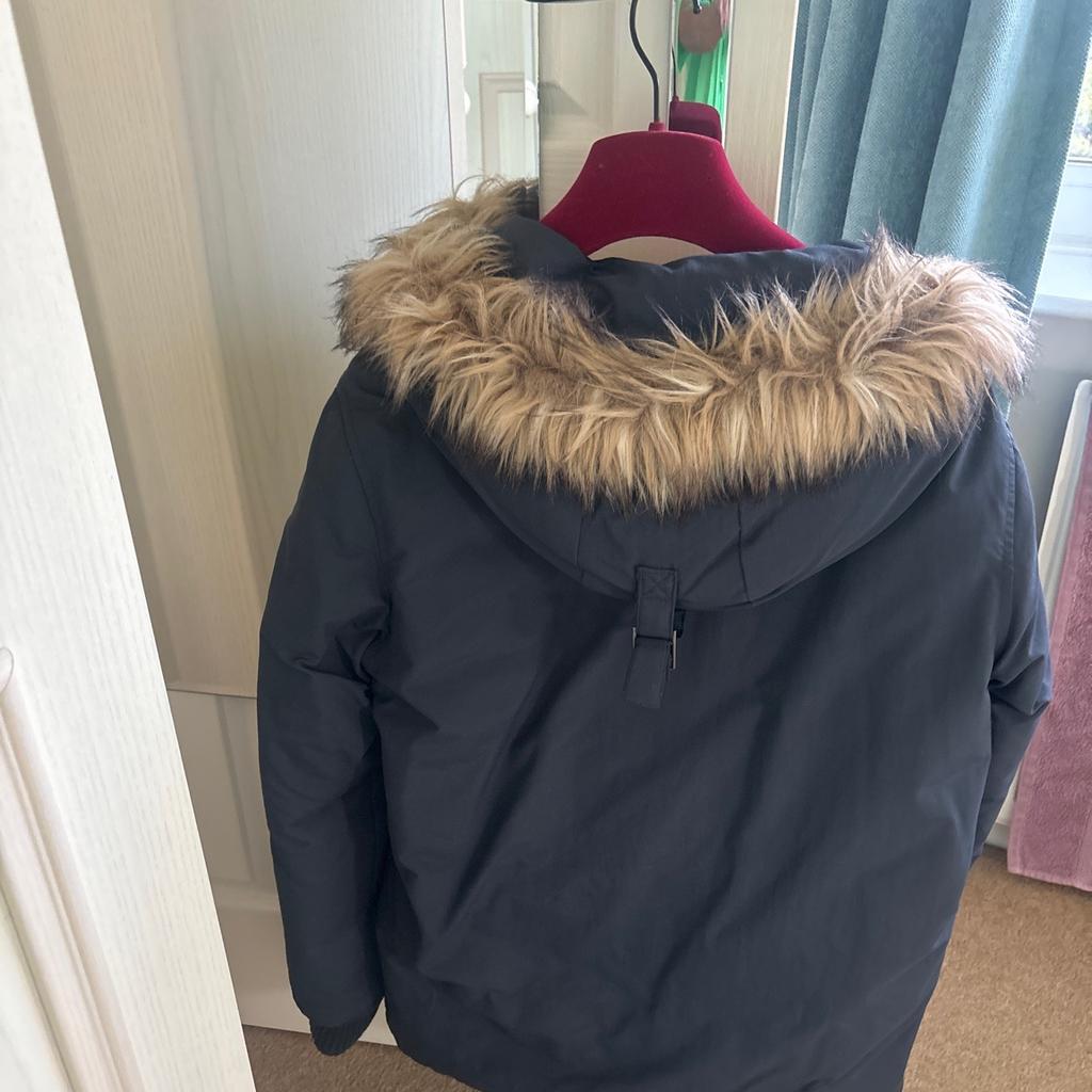 Superdry small men’s grey padded winter parka with fur trimmed hood .
Good condition as only worn few times but two buttons missing need replacing ..Cost over £200