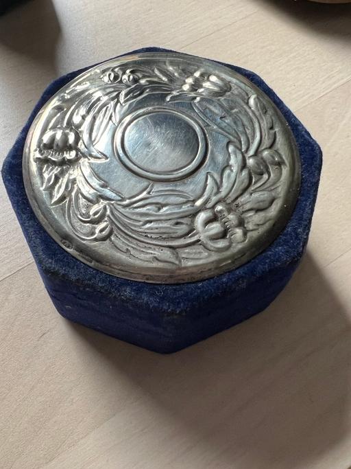 Buy & Sell Pontlottyn Caerphilly - Wales - Photos for VINTAGE SILVER TOPPED TRINKET BOX