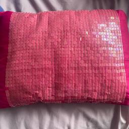 Pink sequinned cushion
Very good condition
Pet and smoke free home