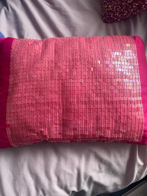 Buy & Sell West Yorkshire Leeds - Photos for Pink sequinned cushion