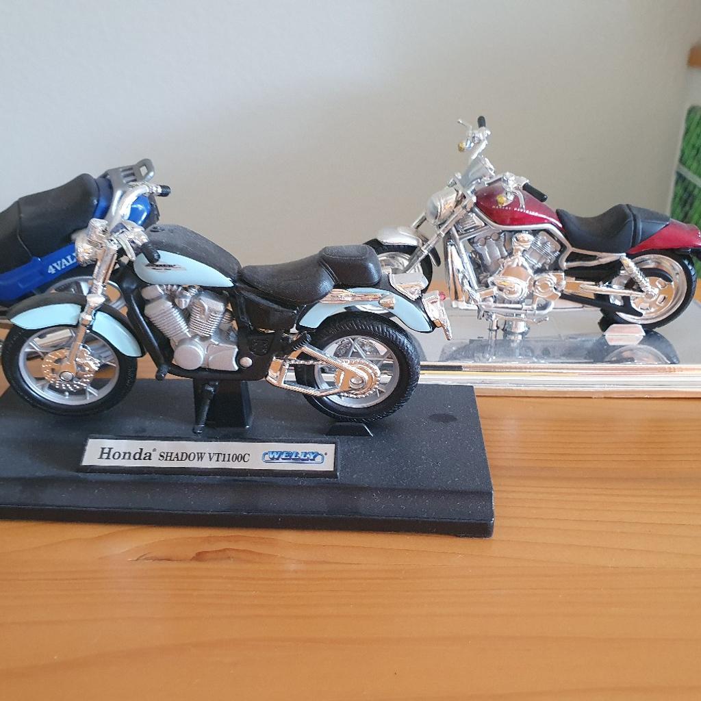 Motorräder Modelle zum hinstellen
BMW
Kawasaki
Honda
Harley
Flyingstar
Top Zustand

Nichtraucherhaushalt
Flohmarkt Flohmarktware