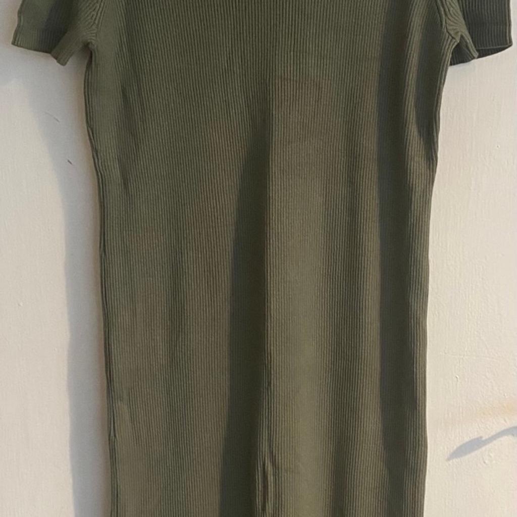 Lady’s khaki dress £2.50
Size 18/20
In excellent condition
Collection Hounslow Heath