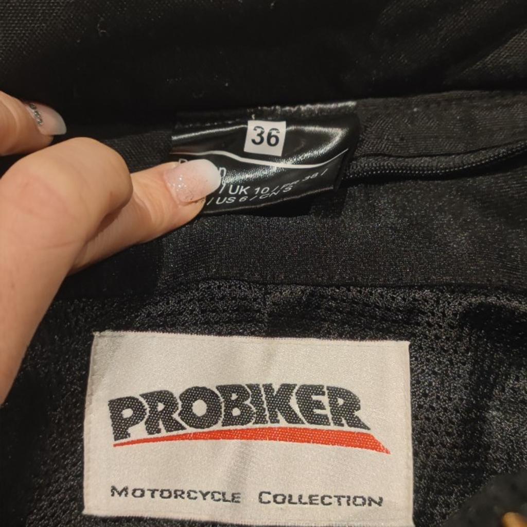 Nur wenige Male genutzt mit Innenfutter wie in der Jacke so auch in der Hose von der Marke Probiker.
Gr 36 siehe Bilder

Bei Fragen gerne melden.

Versand ist moglich