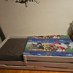 Verkaufe Bettgestell wegen Neuanschaffung von meinem Sohn.
Mein Sohn hat leider nur einmal drinnen geschlafen für nd mal 4 Stunden.

Ohne Matratze abzugeben da die für das neue Bett verwendet wird.