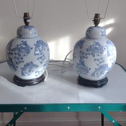 Pair Of Chinese Painted Porcelain Table Lamps.

No chips or cracks

In full working order

Please see photos
