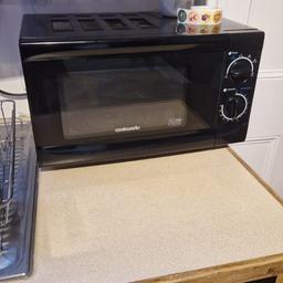 black cookworks microwave 
only had few months
700w
