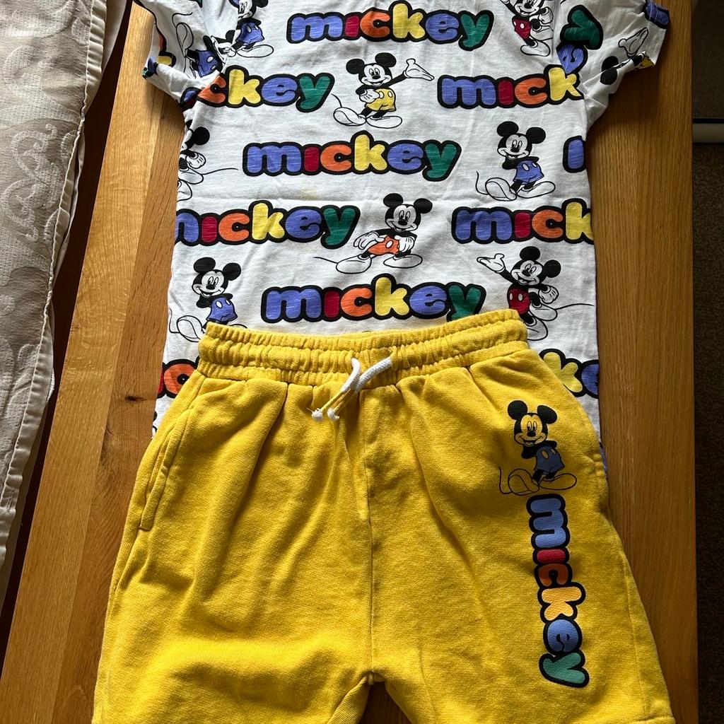 Boys short set in DY1 Coseley für £ 2,50 zum Verkauf Shpock AT