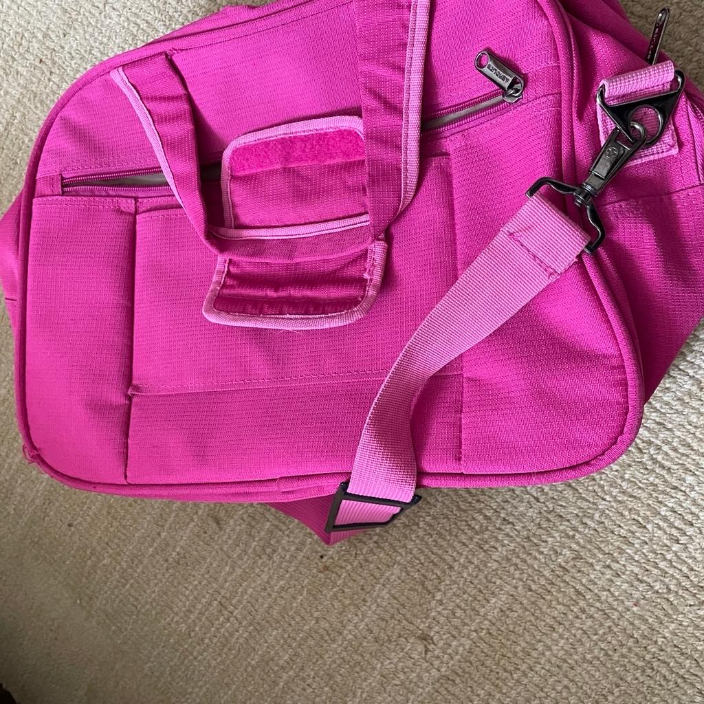 Used but only a couple off times
Travel bag laptop bag. Collect in Stepney Green
