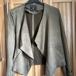 Size 14 Dorothy Perkins Khaki Waterfall Coat

In immaculate condition from a smoke free home. Also available in Tan. 

RRP £30

Collection only or may deliver if local to DY4