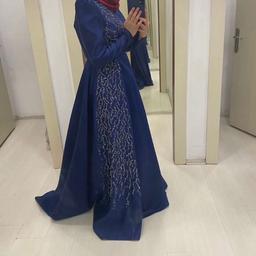 Verkaufe meine wunderschöne Abaya. Ist auch für Größe 42 und 44 geeignet und sieht echt wunderschön aus!!
