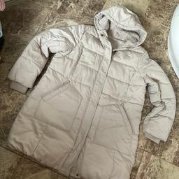 Used: light padded ladies coat size 18 beige good condition £10
Collection le5