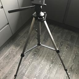Adjustable camera/camcorder tripod stand