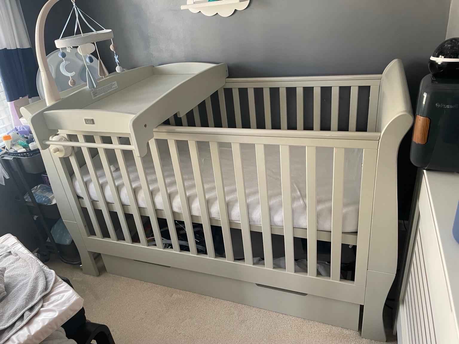 Mamas and Papas Mia sleigh cotbed in BD10 Bradford for £125.00 for sale