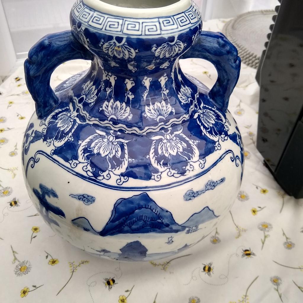large Chinese porcelain vase beautiful item.
stamped on the base.
12 inch tall
width 10 inch
sorry Collection only