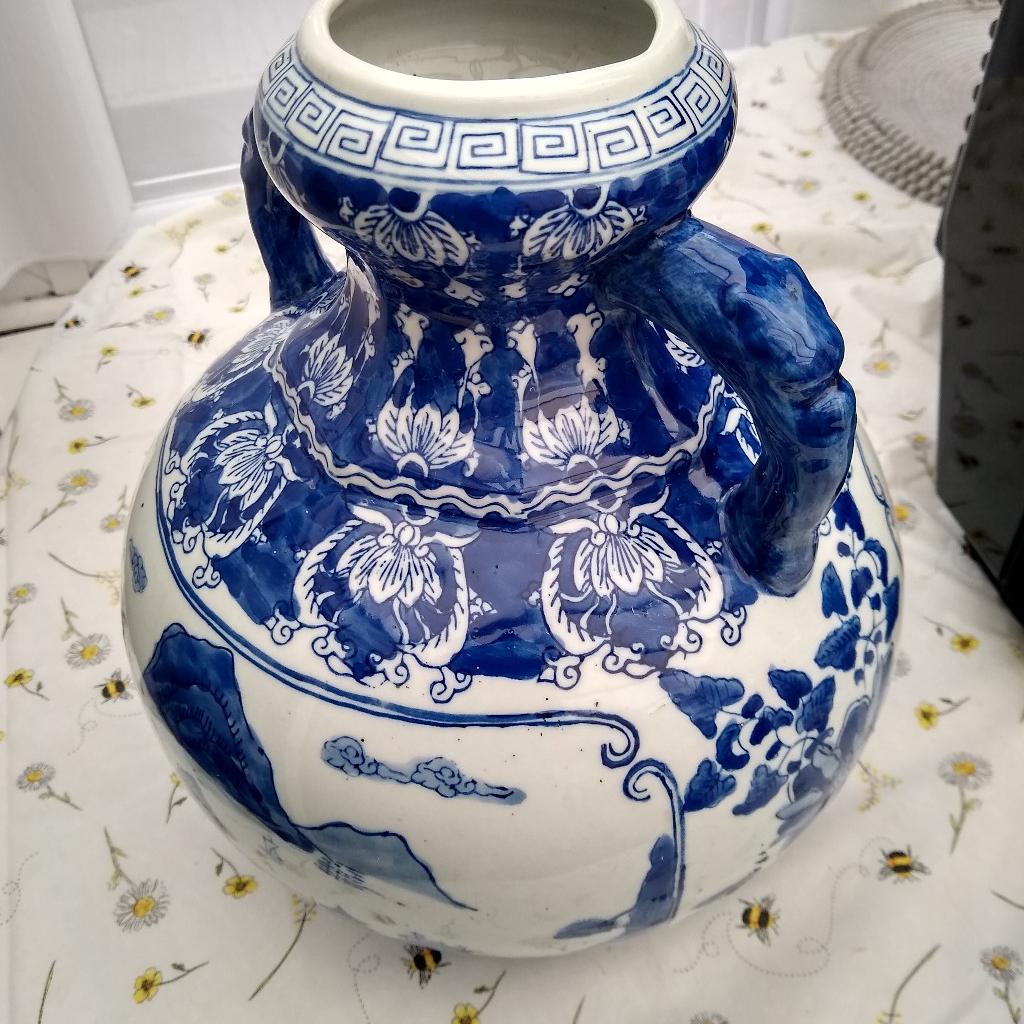 large Chinese porcelain vase beautiful item.
stamped on the base.
12 inch tall
width 10 inch
sorry Collection only