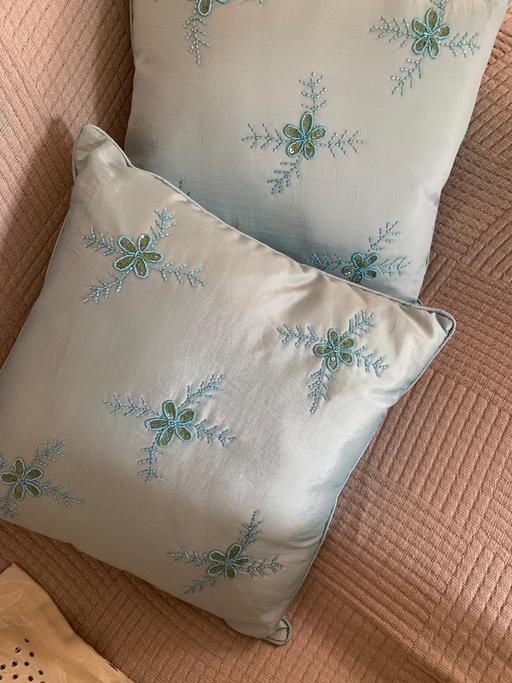 Buy & Sell Essex Thurrock - Essex - Photos for 2 cushions with beading( Duckegg )