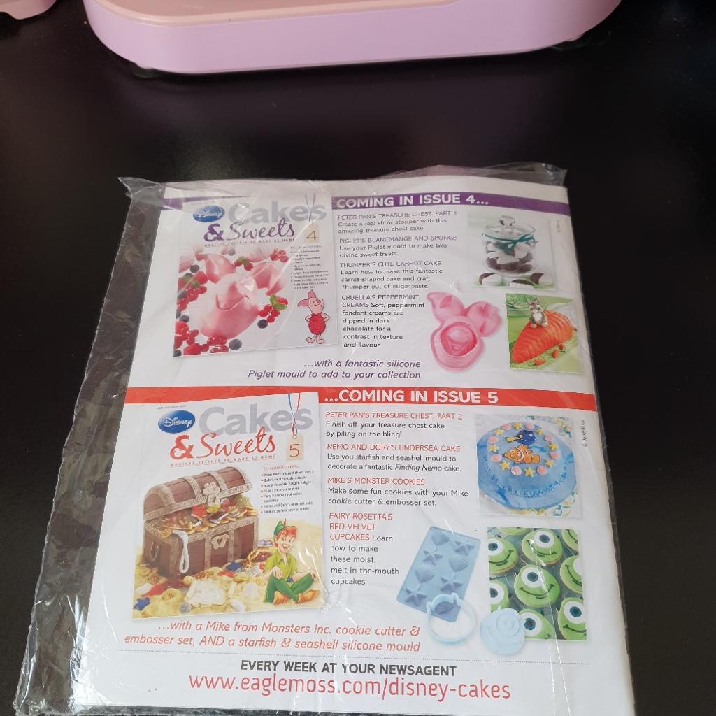 Disney cakes and sweets magazine issue 3
includes
magazine
minnie mouse cookie cutter and embosser set
1 tool
disney character sticks
brand new
COLLECTION ONLY
see my listings for other issues available
£4 each or 3 for £10