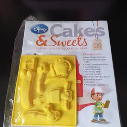 Disney cakes and sweets magazine issue 109
includes 
magazine 
Handy Manny's tools mould 
brand new 
COLLECTION ONLY 
see my listings for other issues available 
£4 each or 3 for £10