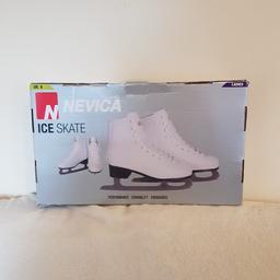 Ladies' Size 6 Ice Skates in great condition.  Only used a handful of times and have been kept in box.  BARGAIN AT £10.00 - COLLECTION ONLY