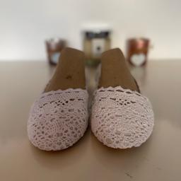 Fabric Lace Ballet Ballerina Girls Flat shoe
NEVER WORN
Breathable material
Size 3