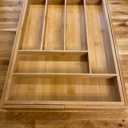 Expandable bamboo drawer divider for kitchen or other house use 

43.5 cm x 50.5cm in larger extension or 32cm smaller extension

Collect Bearwood
