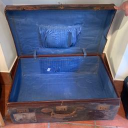 Old case ideal for storage
Full of character
Sale due to house move
51cm by 76 cm
Depth 26.5 cm